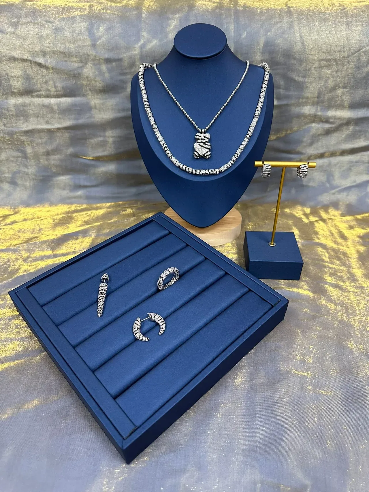 Pavé-Set Two-Tone Chunky Chain Necklace 8