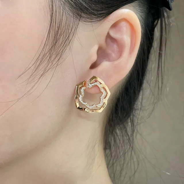 Piaget Rose Openwork Pavé Diamond Flower Stud Earrings 9
