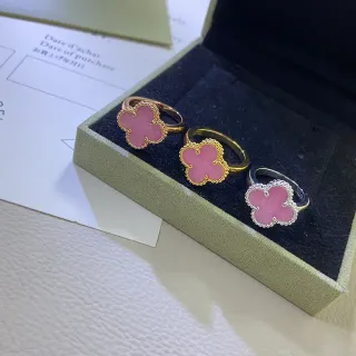 Pink Gold Clover-Shaped Stone Inset Ring