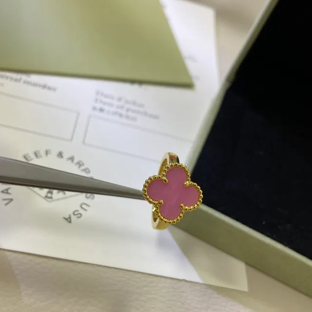 Pink Gold Clover-Shaped Stone Inset Ring 4