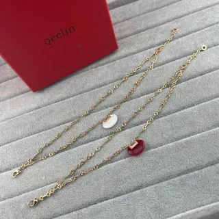 قلادة qeelin ذهبية سلسلة روابط حمراء تصميم معلق غير متماثل