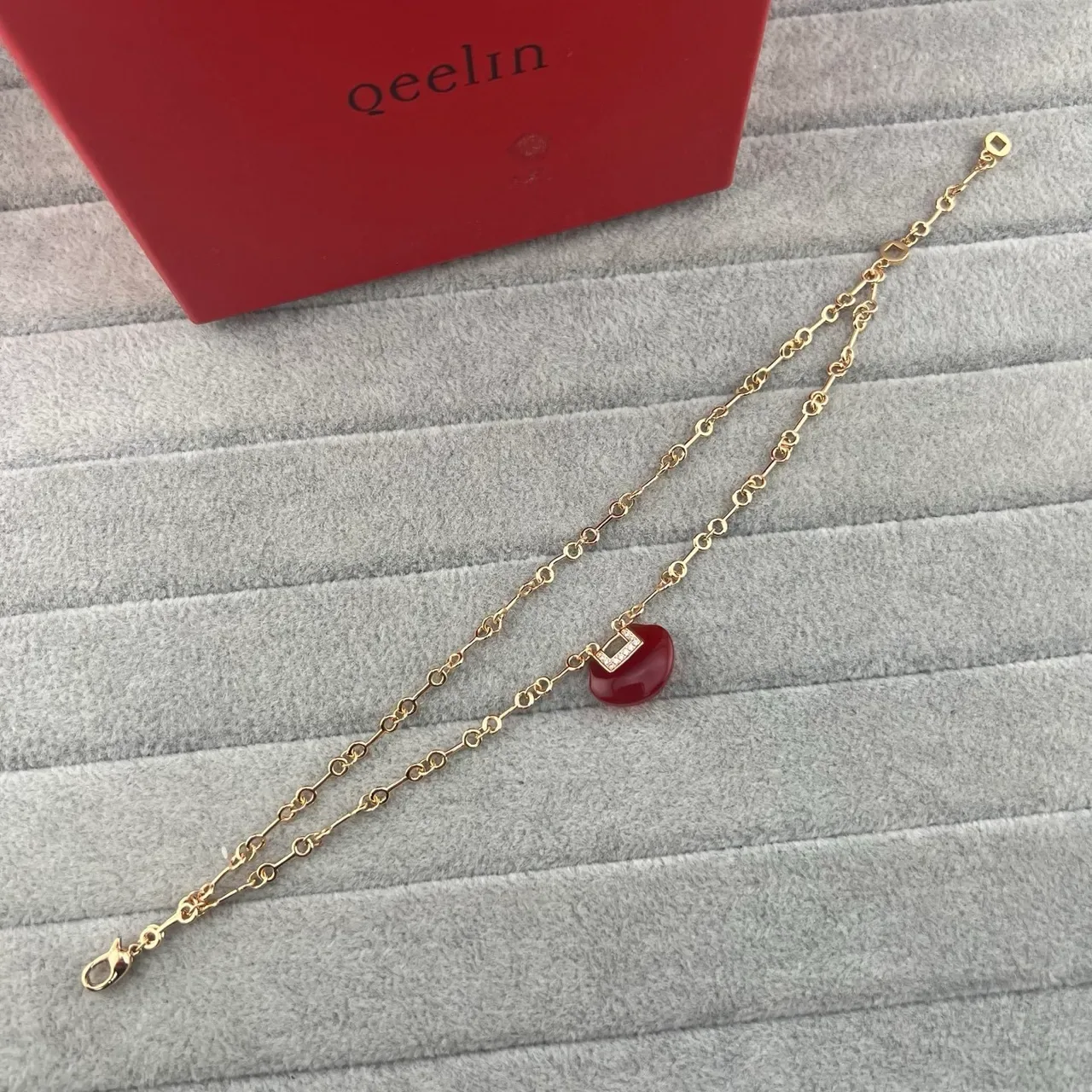 qeelin Gold Red Link Chain Asymmetrical Pendant Design Necklace 3
