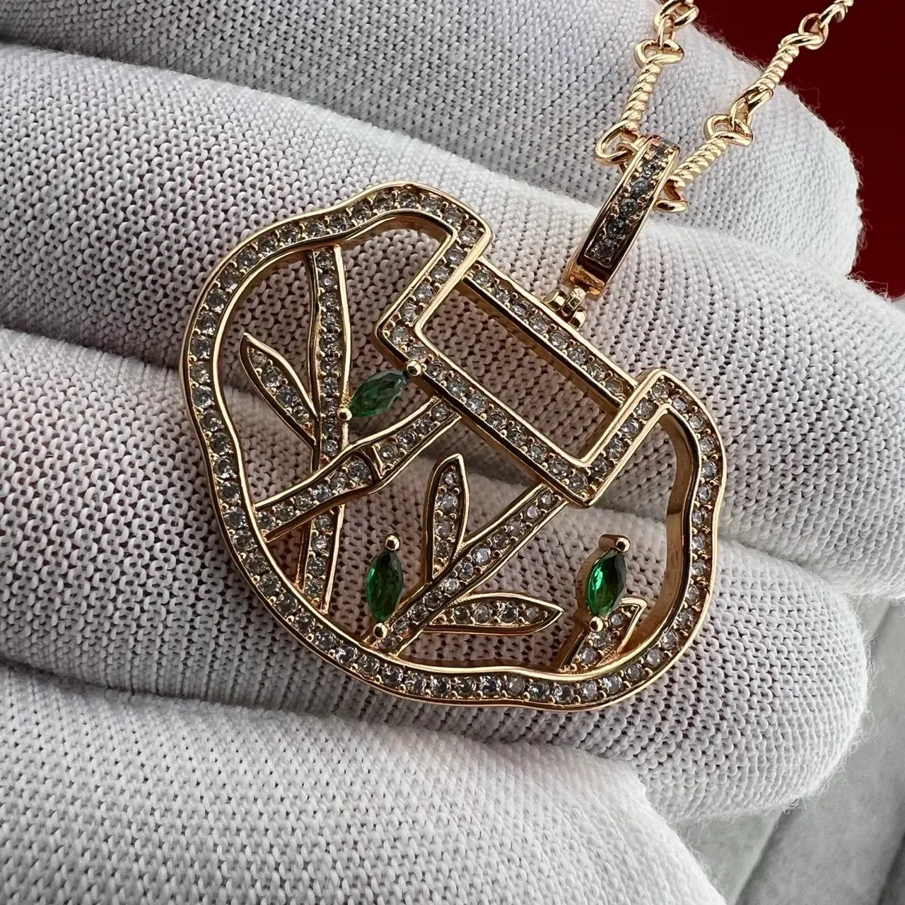 Qeelin Wulu Pavé Diamond and Green Gemstone Gold Necklace 7
