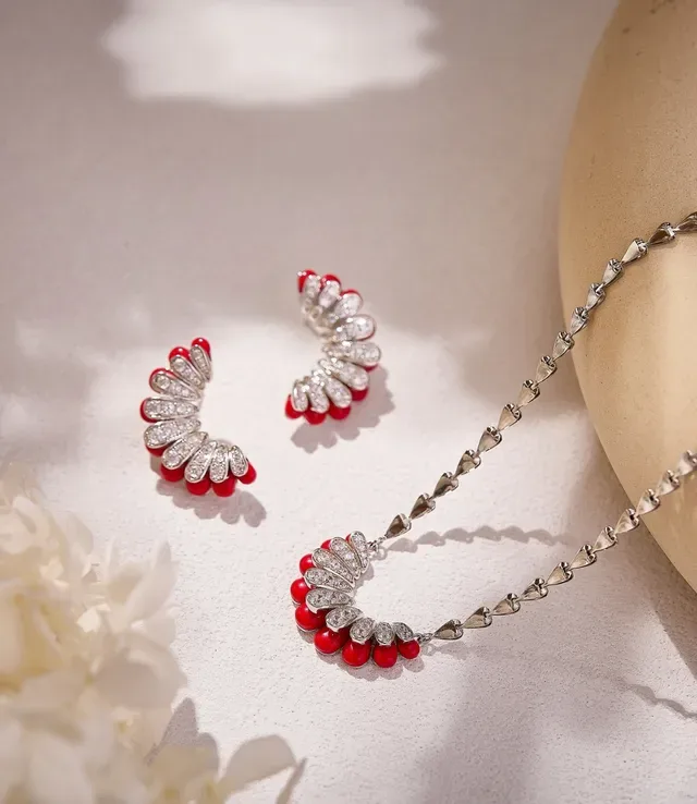 Red Bead and Crystal Fan Motif Pendant Necklace 6