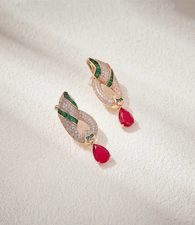 Red Green Twisted Ribbon Motif Pavé-Set Diamonds Jewelry 5