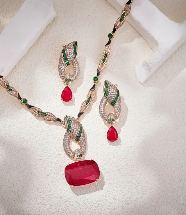 Red Green Twisted Ribbon Motif Pavé-Set Diamonds Jewelry 6