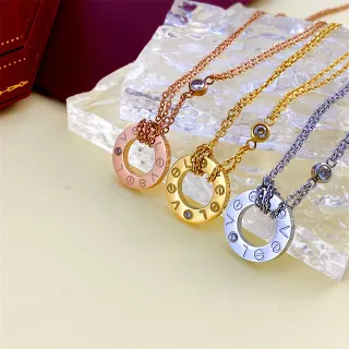 Colares pendentes circulares com anel aberto em ouro rosa, ouro amarelo e prata