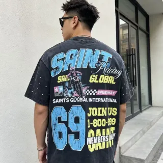 Saints Department Racing Global डिस्ट्रेस्ड काली ग्राफिक टी-शर्ट