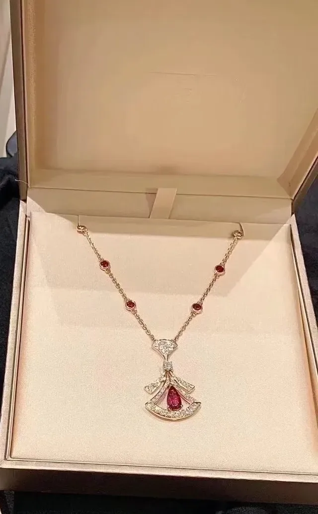 Sans Limite Red Gold Fan-Shaped Pavé Motif Pear-Cut Ruby Centerpiece Necklace 2
