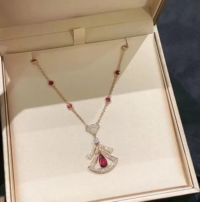 Sans Limite Red Gold Fan-Shaped Pavé Motif Pear-Cut Ruby Centerpiece Necklace 3
