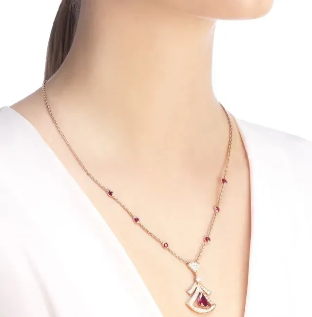 Sans Limite Red Gold Fan-Shaped Pavé Motif Pear-Cut Ruby Centerpiece Necklace 4
