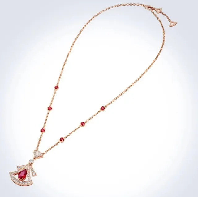 Sans Limite Red Gold Fan-Shaped Pavé Motif Pear-Cut Ruby Centerpiece Necklace 5