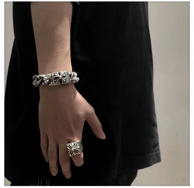 Sculpted Floral Motif Wide Band Silver Ring 3