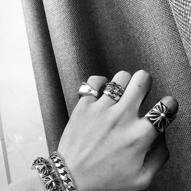Sculpted Floral Motif Wide Band Silver Ring 4