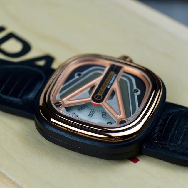 SevenFriday Automático Preto Dourado Aberto Trabalhado Geométrico Gaiola Assimétrico Disposição do Cadran Relógio Mecânico 6