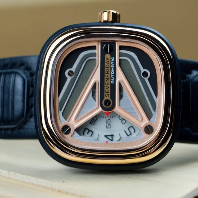 SevenFriday Automático Preto Dourado Aberto Trabalhado Geométrico Gaiola Assimétrico Disposição do Cadran Relógio Mecânico 8