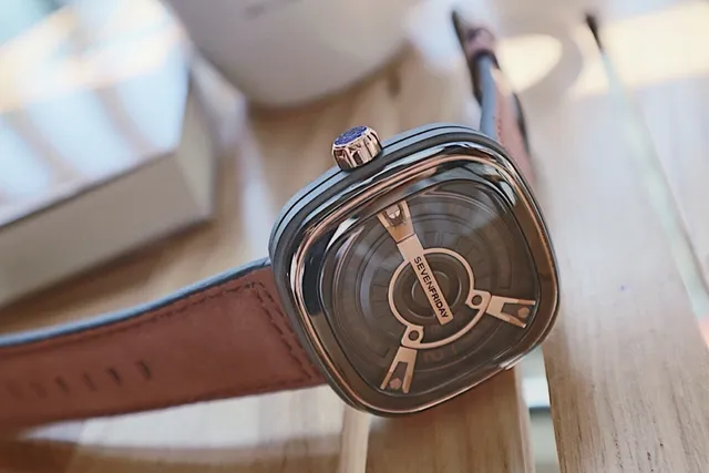 SEVENFRIDAY P-Series Caixa Quadrada de Almofada Preta Marrom Dial Exposto Multicamadas Relógio Mecânico 5