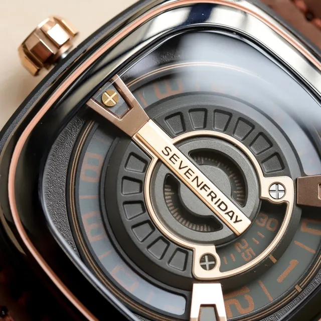SEVENFRIDAY P-Series Caixa Quadrada de Almofada Preta Marrom Dial Exposto Multicamadas Relógio Mecânico 11