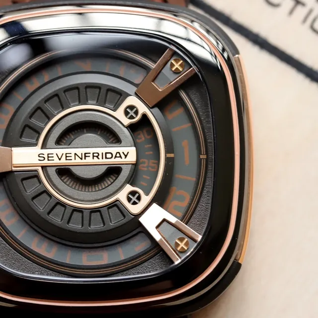 SEVENFRIDAY P-Series Caixa Quadrada de Almofada Preta Marrom Dial Exposto Multicamadas Relógio Mecânico 12