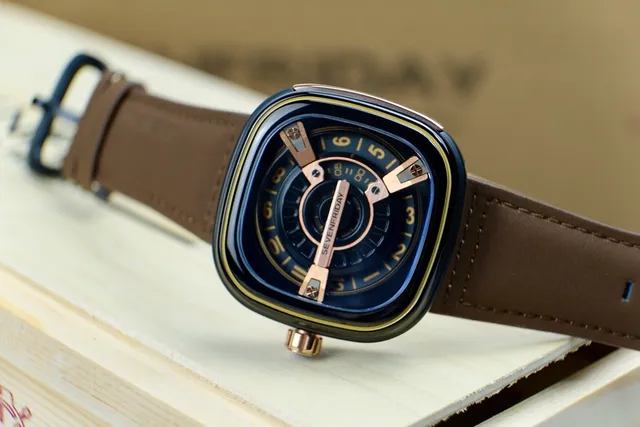 SEVENFRIDAY P-Series Caixa Quadrada de Almofada Preta Marrom Dial Exposto Multicamadas Relógio Mecânico 18