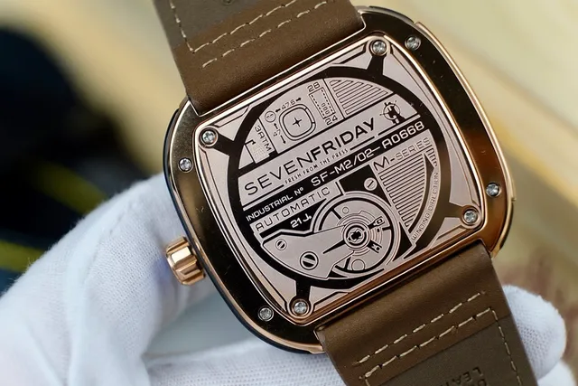 SEVENFRIDAY P-Series Caixa Quadrada de Almofada Preta Marrom Dial Exposto Multicamadas Relógio Mecânico 22