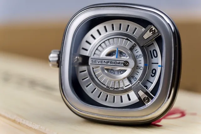 SevenFriday P-Series Plata Negro Cuadrado Cojín Carcasa Multinivel Giratorio Disco Cadran Reloj Mecánico 6