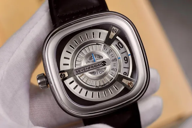 SevenFriday P-Series Plata Negro Cuadrado Cojín Carcasa Multinivel Giratorio Disco Cadran Reloj Mecánico 7