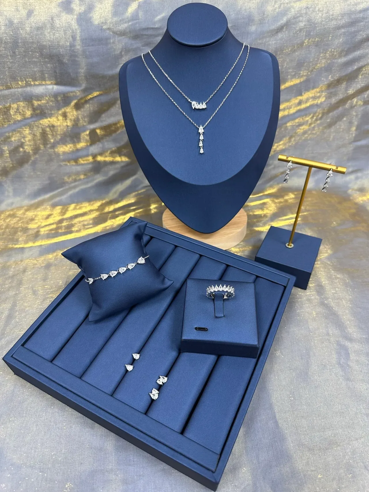 Silver Chain Vertical Four-Stone Teardrop Pendant Necklace 8