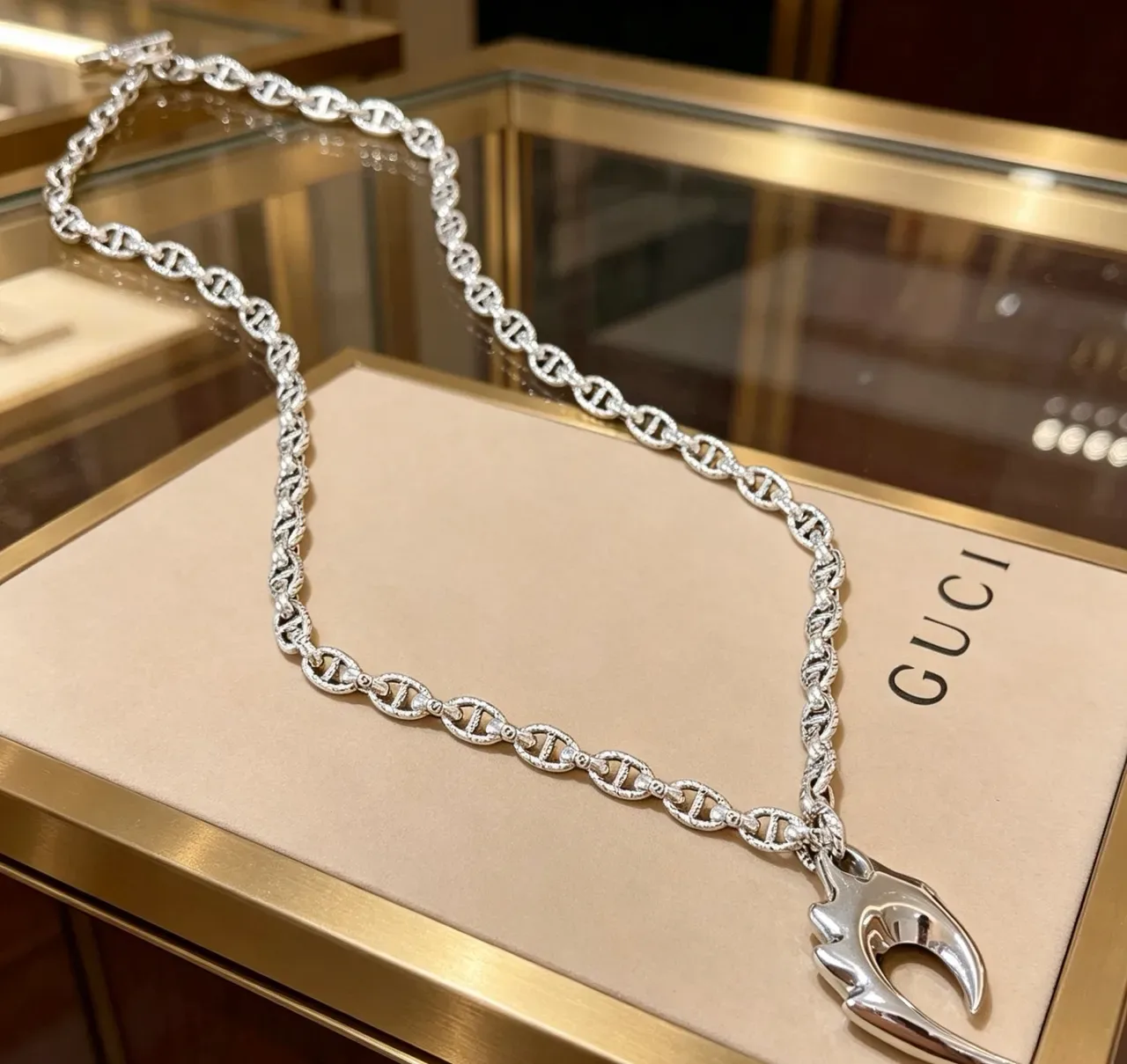 Silver Chunky Mariner-Link Chain Textured Section Necklace 9