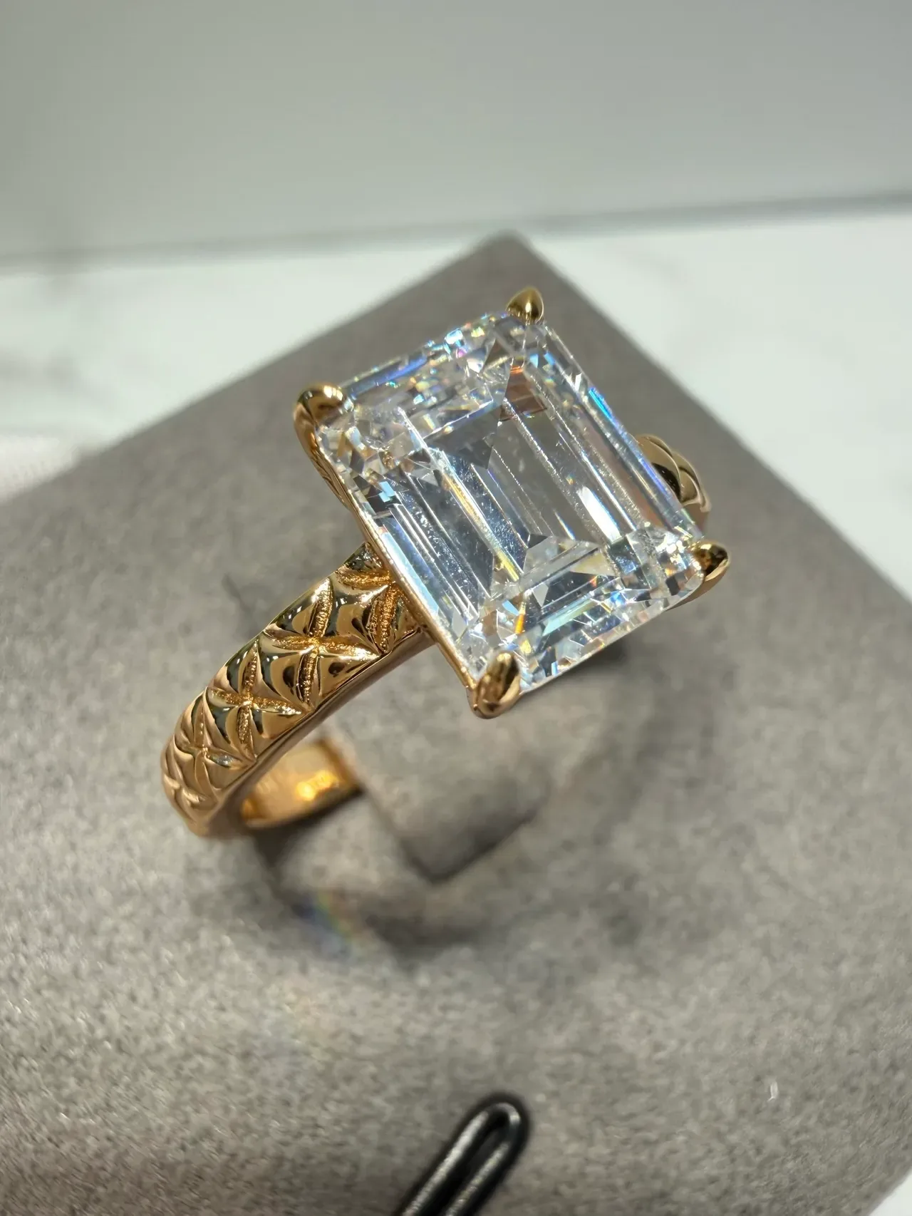 Silver Emerald-Cut Center Stone Textured Star-Pattern Band Ring 6