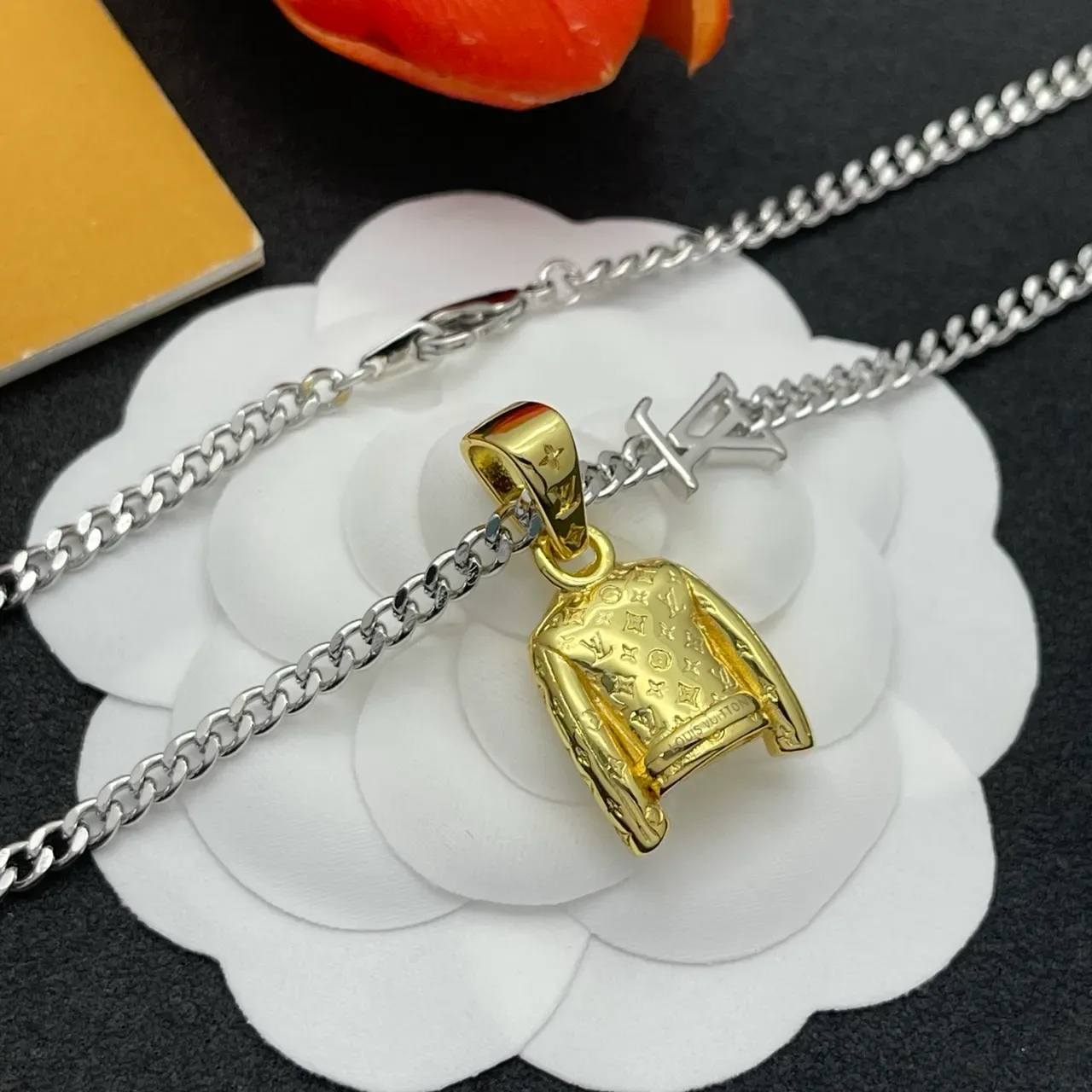 Silver Gold Curb Chain Jacket-Shaped Pendant Jewelry 3