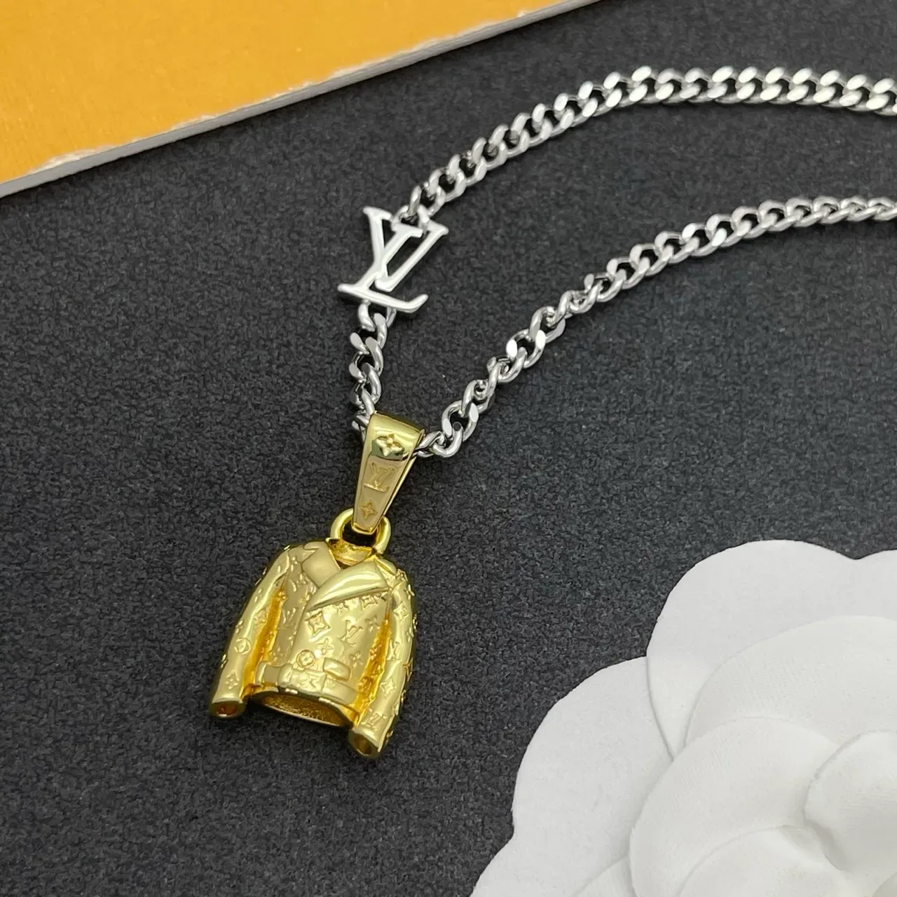 Silver Gold Curb Chain Jacket-Shaped Pendant Jewelry 6