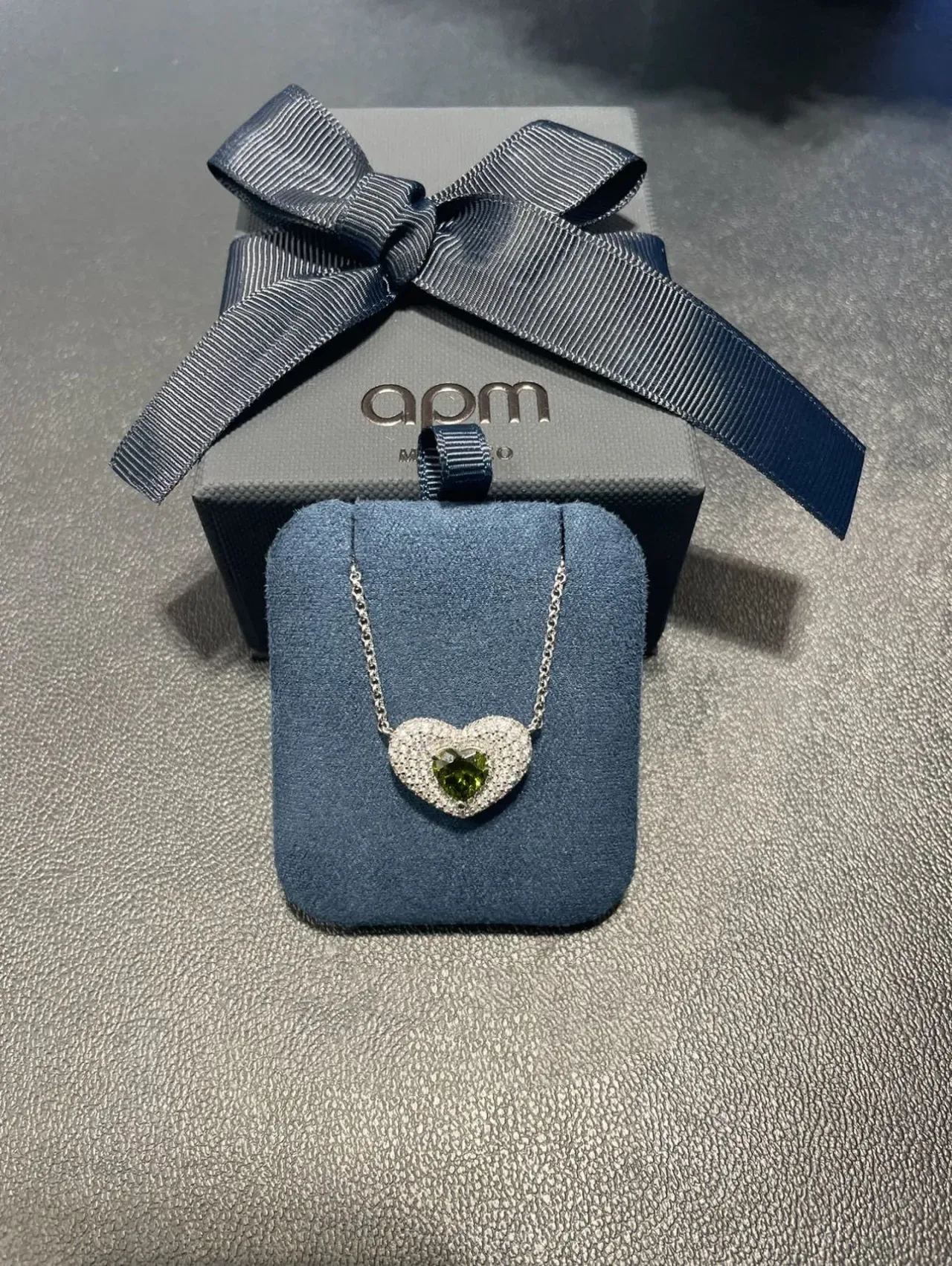 Silver Green Heart-Shaped Pendant Pavé-Set Clear Stones Necklace 4