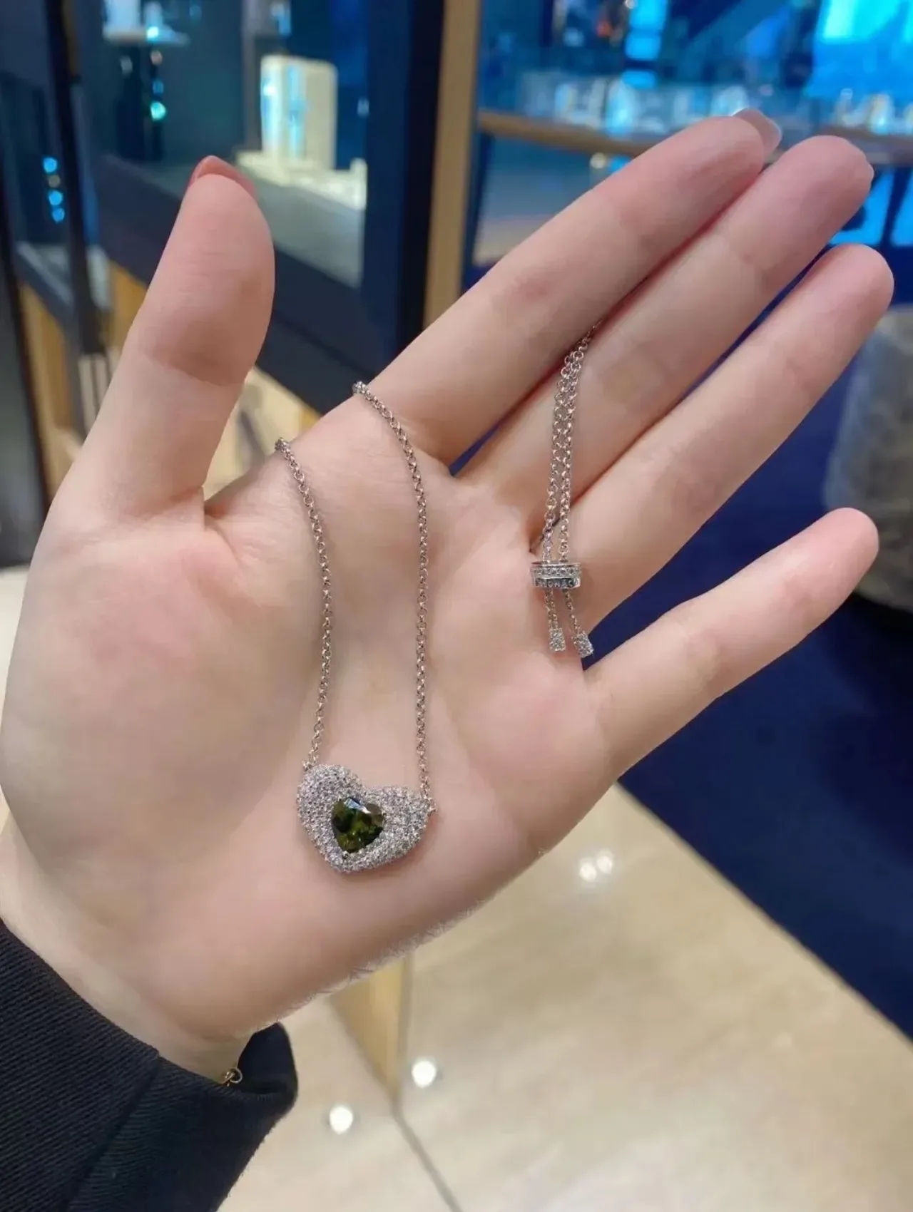 Silver Green Heart-Shaped Pendant Pavé-Set Clear Stones Necklace 6