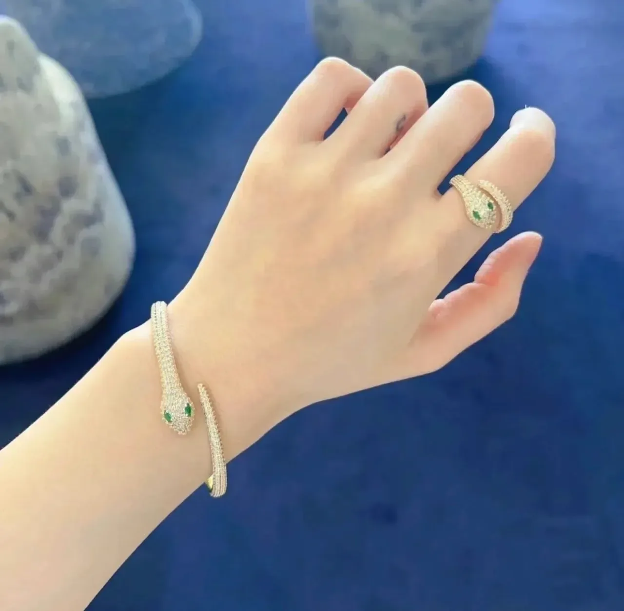 Silver Green Snake-Shaped Pavé-Set Ring 6