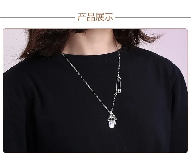 Silver Lips-Shaped Pendant Necklace 3