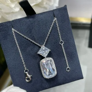 Colar de prata com pêndulo de duas pedras cor marinho com pedras quadradas facetadas e corte de almofada