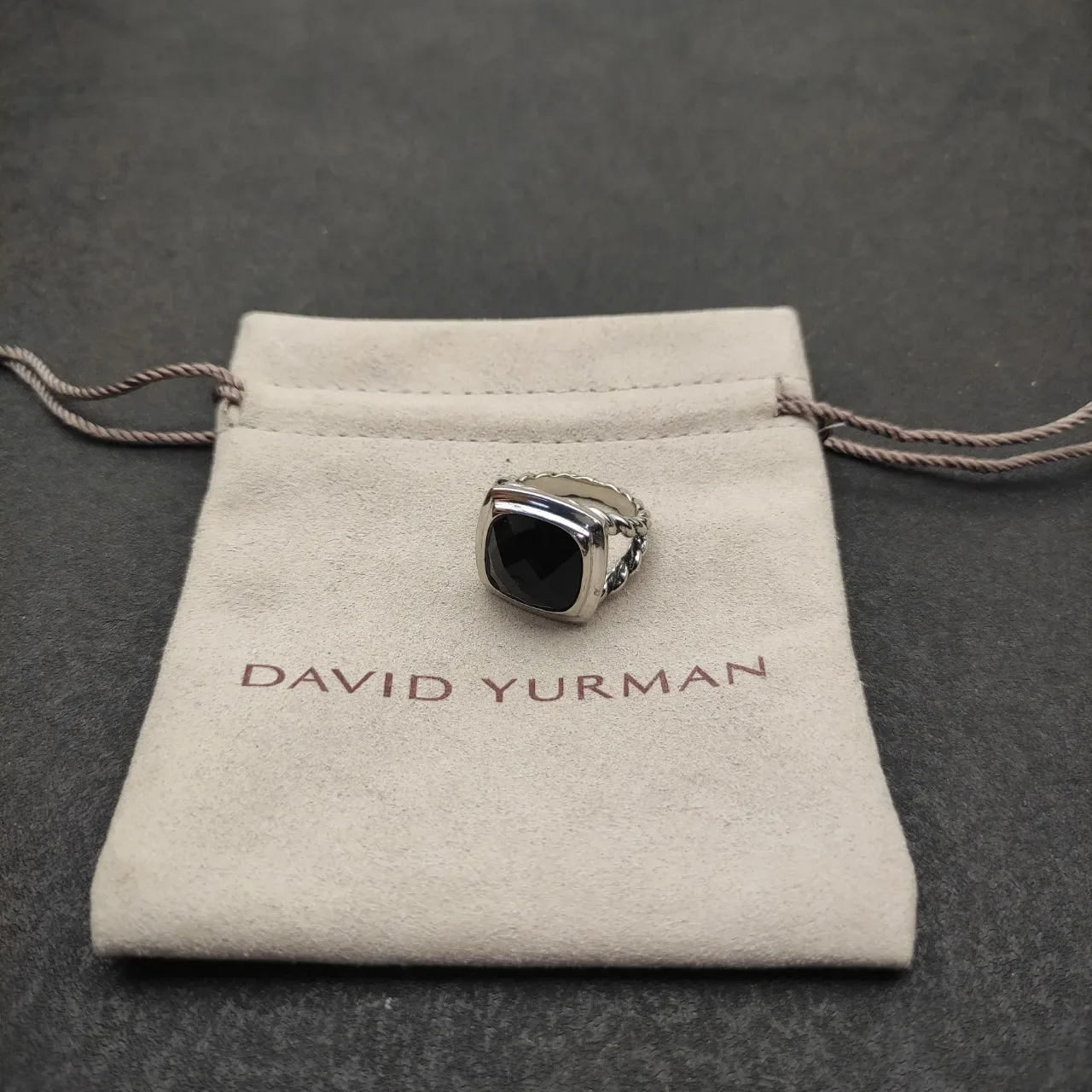 Silver-Toned Twisted Rope Band Faceted Black Stone Ring 6