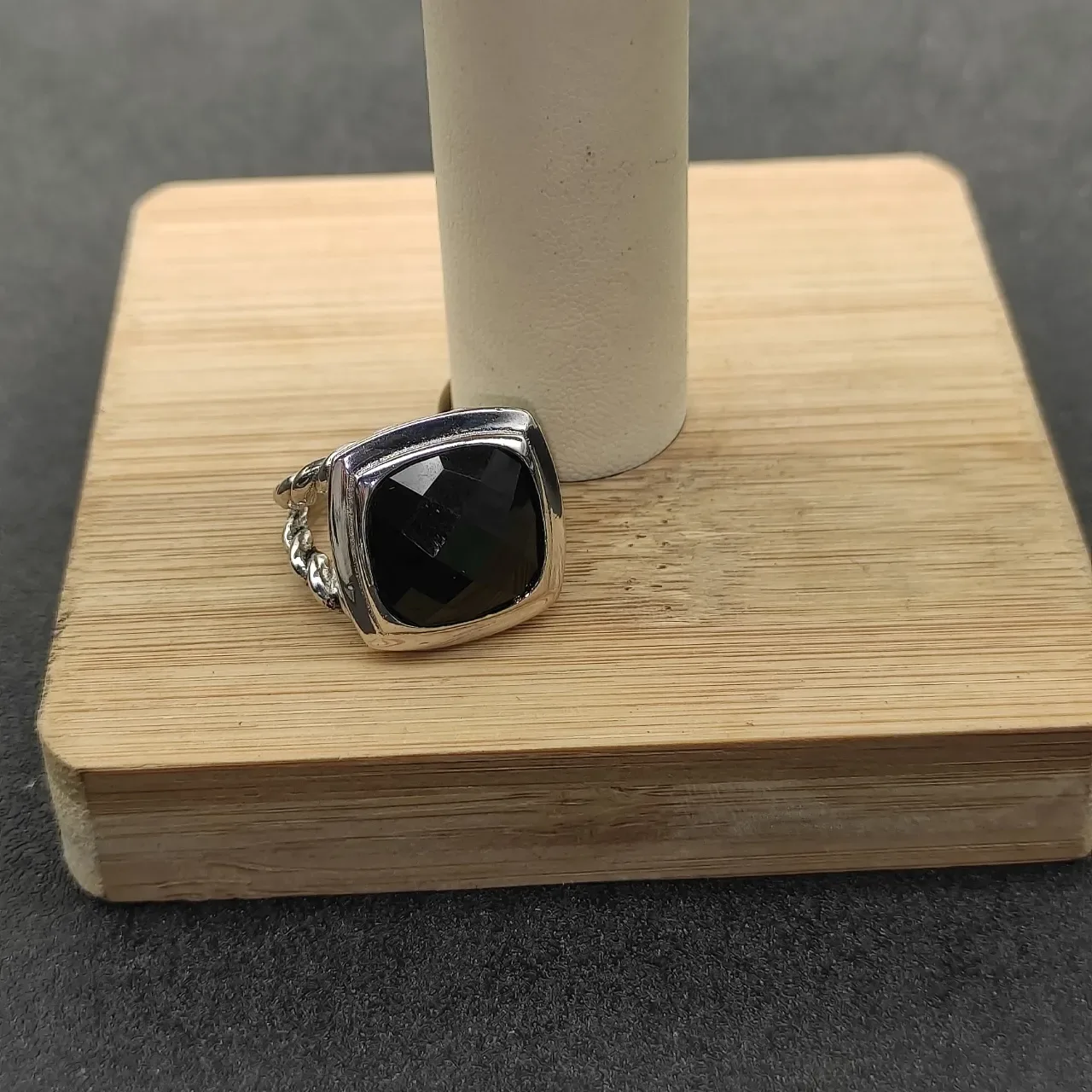 Silver-Toned Twisted Rope Band Faceted Black Stone Ring 9