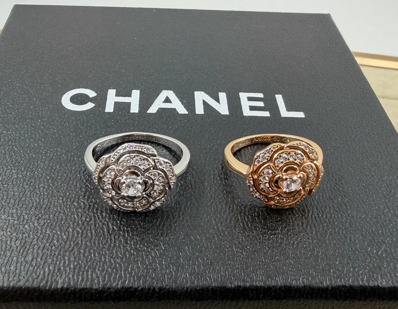Silver White Floral Motif Pavé-Set Stones Ring 2