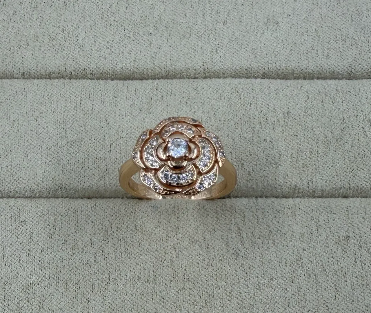 Silver White Floral Motif Pavé-Set Stones Ring 4