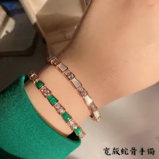 Bracelete de osso de serpente verde ouro segmentado geométrico