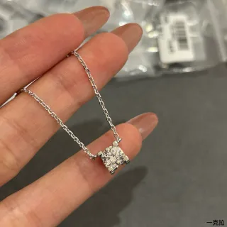 Collier à pendentif solitaire serti à griffes rond