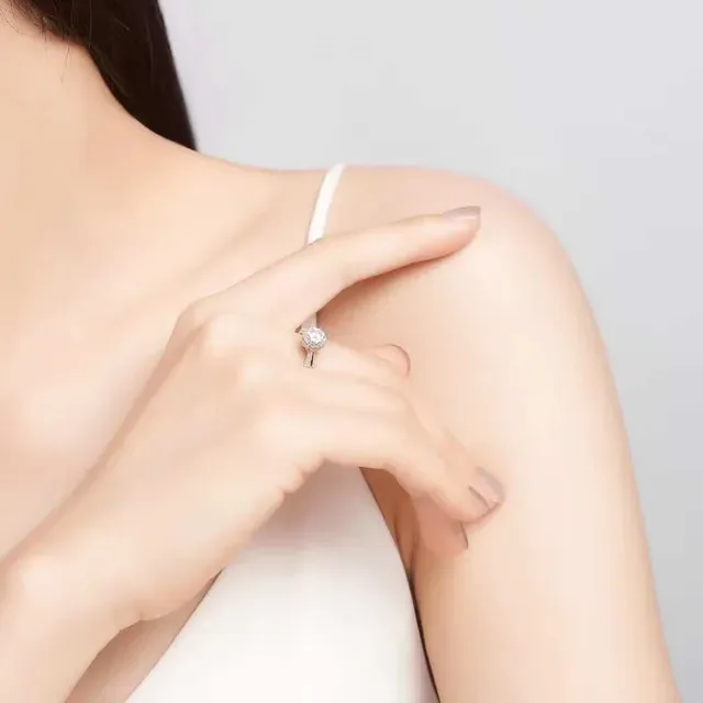 Solitaire Six-Prong Pavé Split Shank Ring 2