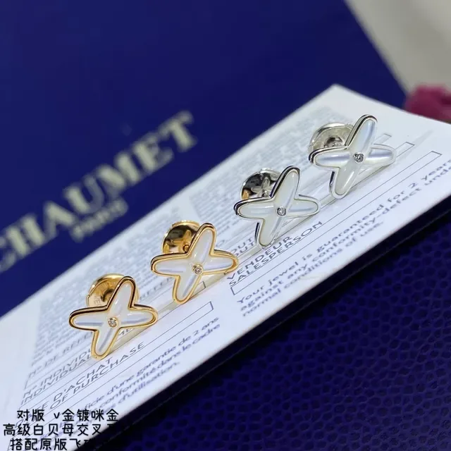 Star-Shaped Crystal Stud Earrings 2