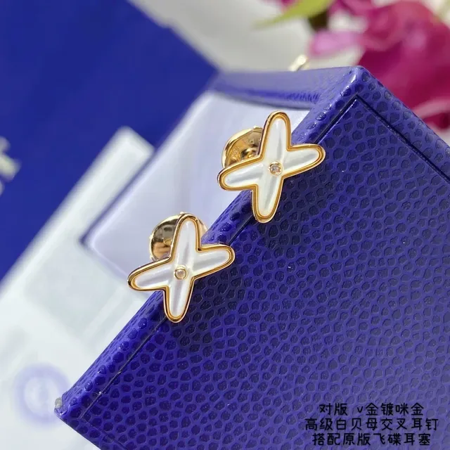 Star-Shaped Crystal Stud Earrings 3