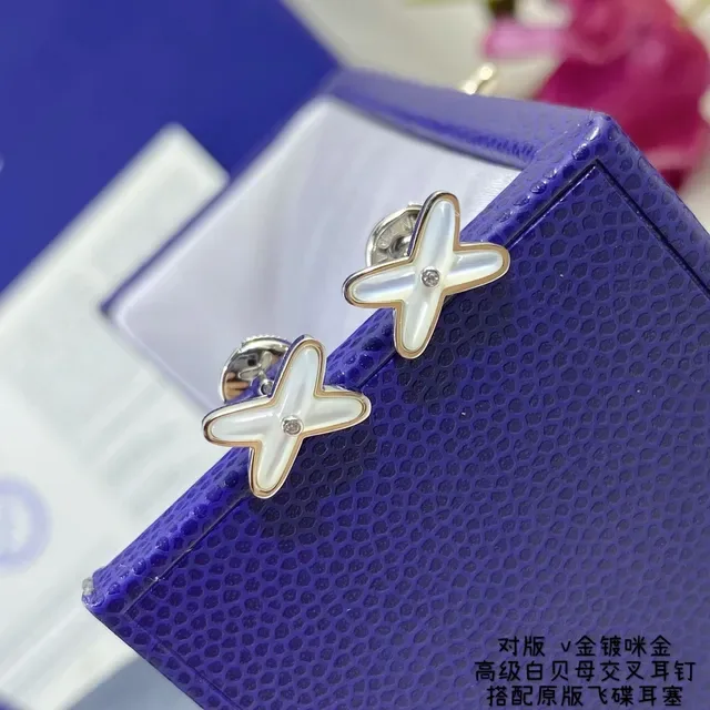 Star-Shaped Crystal Stud Earrings 4