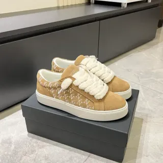 Tênis Lifestyle de Camurça Tan com Monograma e Strap Plush