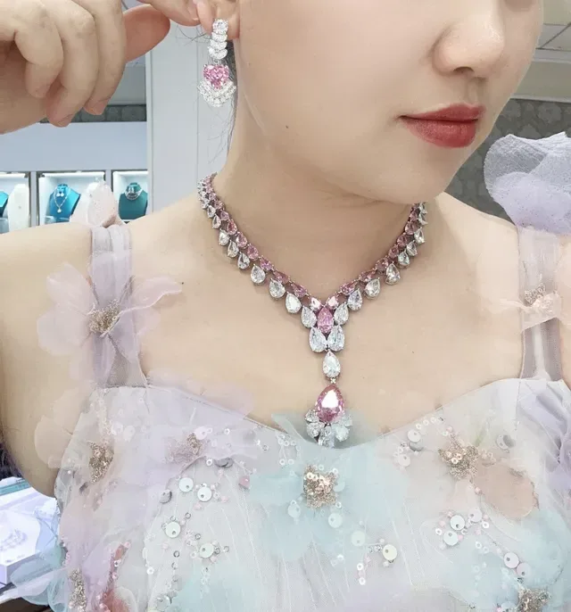 Two-Tone Yellow and Clear Pear-Shaped Stone V-Drop Necklace 6