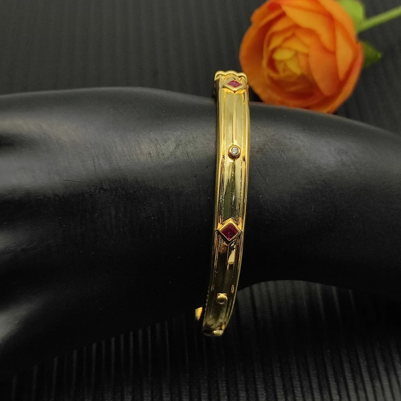 Vid Yurm Gold Red Geometric Lattice Interior Bracelet 3